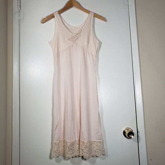 Vintage Style Classic Style Elegant Nightgown Size M - Picture 1 of 5